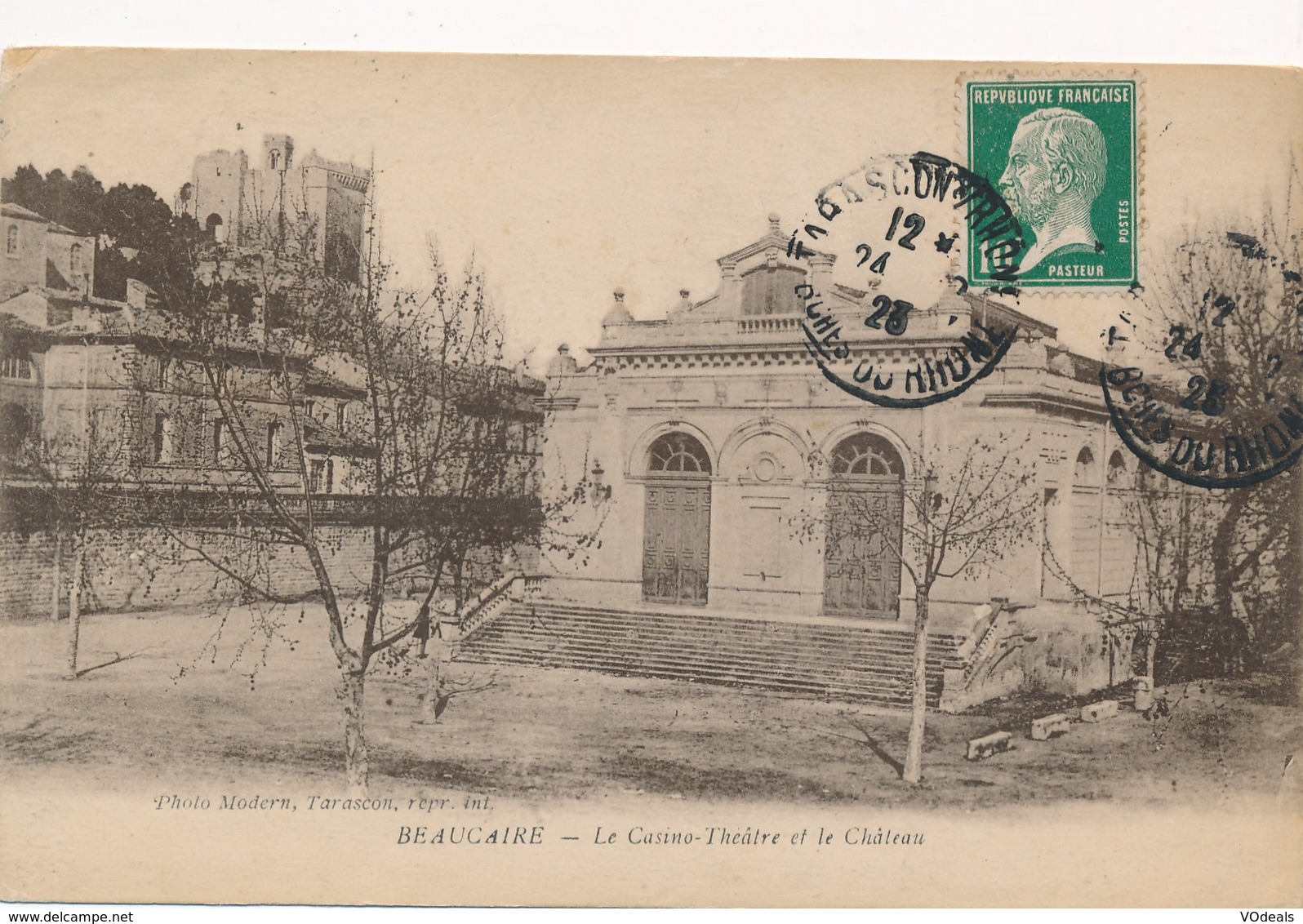 CPA - France - (30) Gard - Beaucaire - Le Casino-Théâtre Et Le Château - Beaucaire