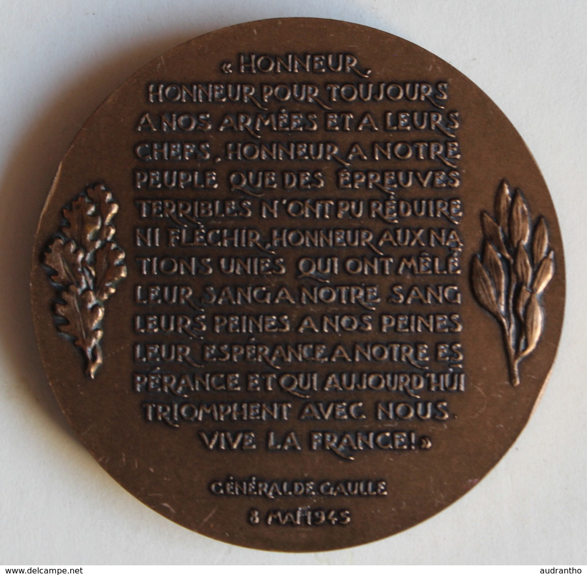 Médaille Bronze Victoire MCMXLV Général De Gaulle 8 Mai 1945 Guerre WW2 Raymond Delamarre - Otros & Sin Clasificación