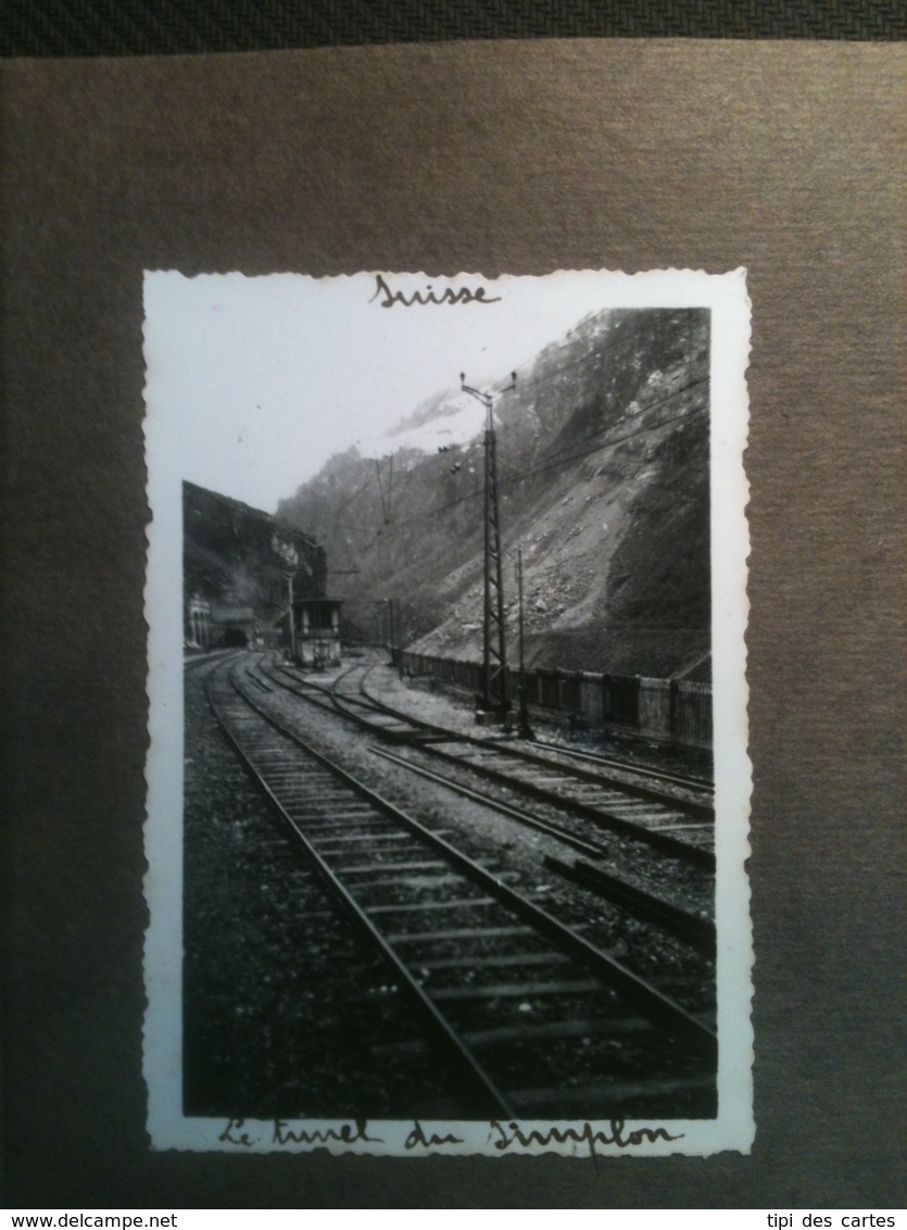Photo - Frontière Suisse Et Italie, Le Tunnel Du Simplon, Gare Frontière Italo-Suisse, Chef De Gare, 1934 - Lieux