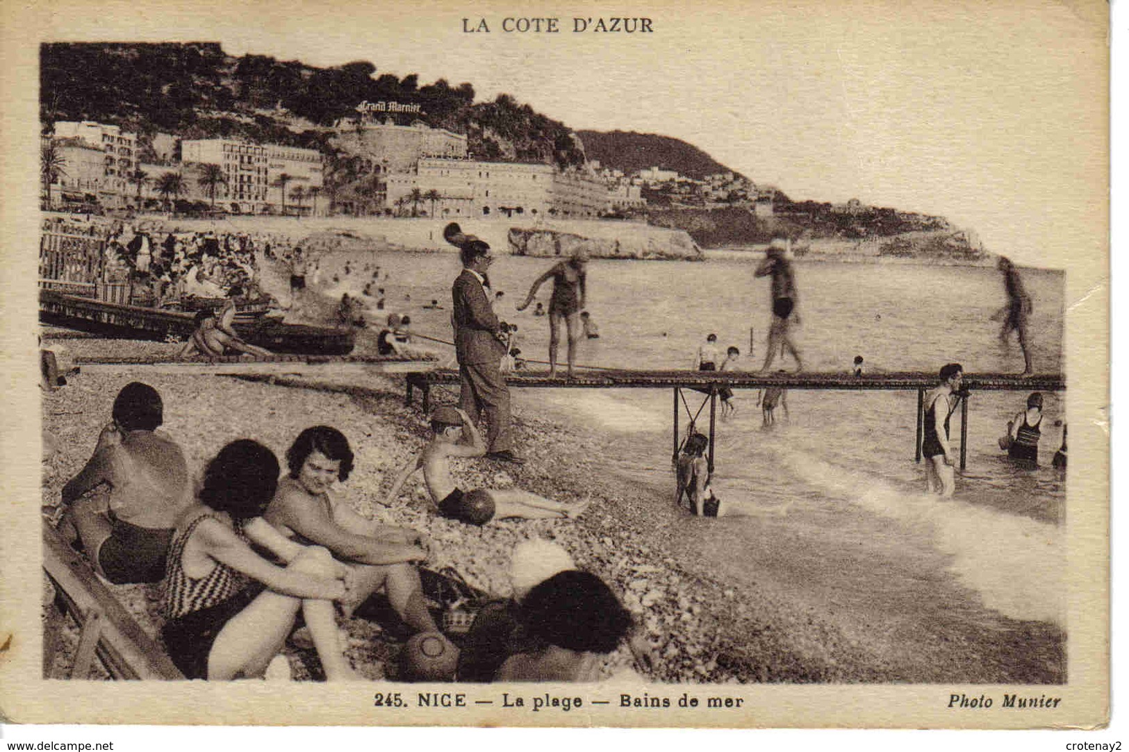 06 Nice N°245 La Plage Bains De Mer Jetée Sommaire Homme En Costume PUB GRAND MARNIER Photo Munier Non Voyagé - Altri & Non Classificati