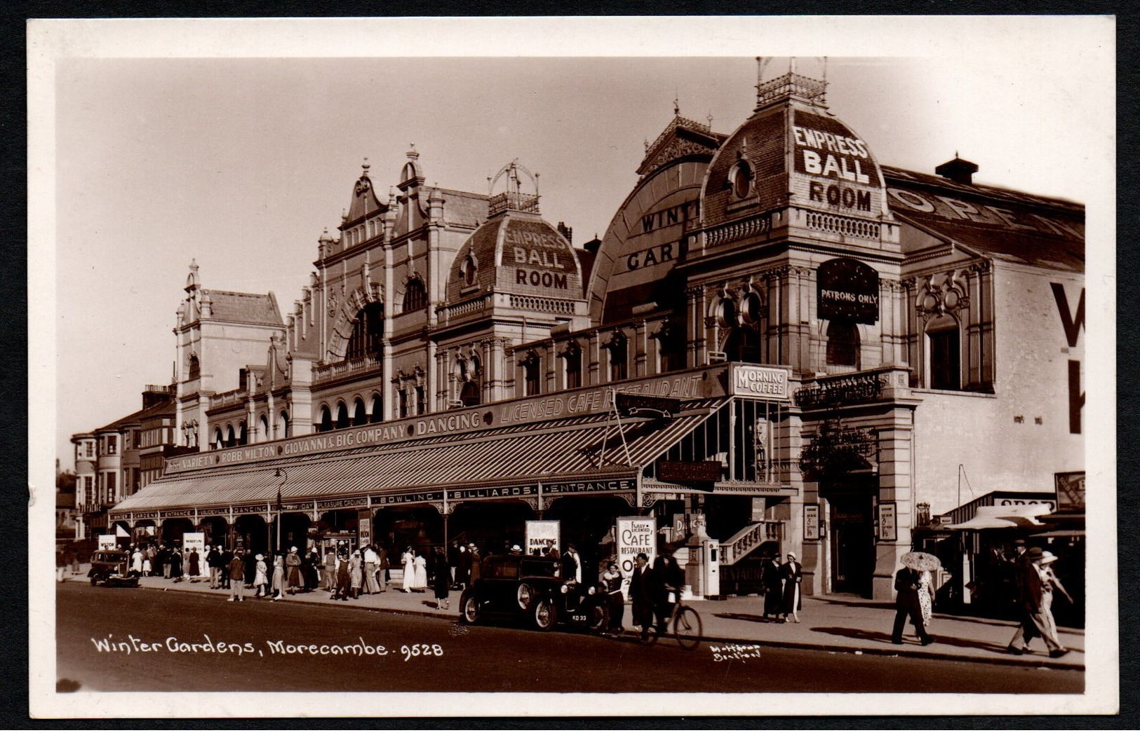 Real Photo Postcard. Winter Gardens, Morecambe. Not Posted (0299) - Altri & Non Classificati