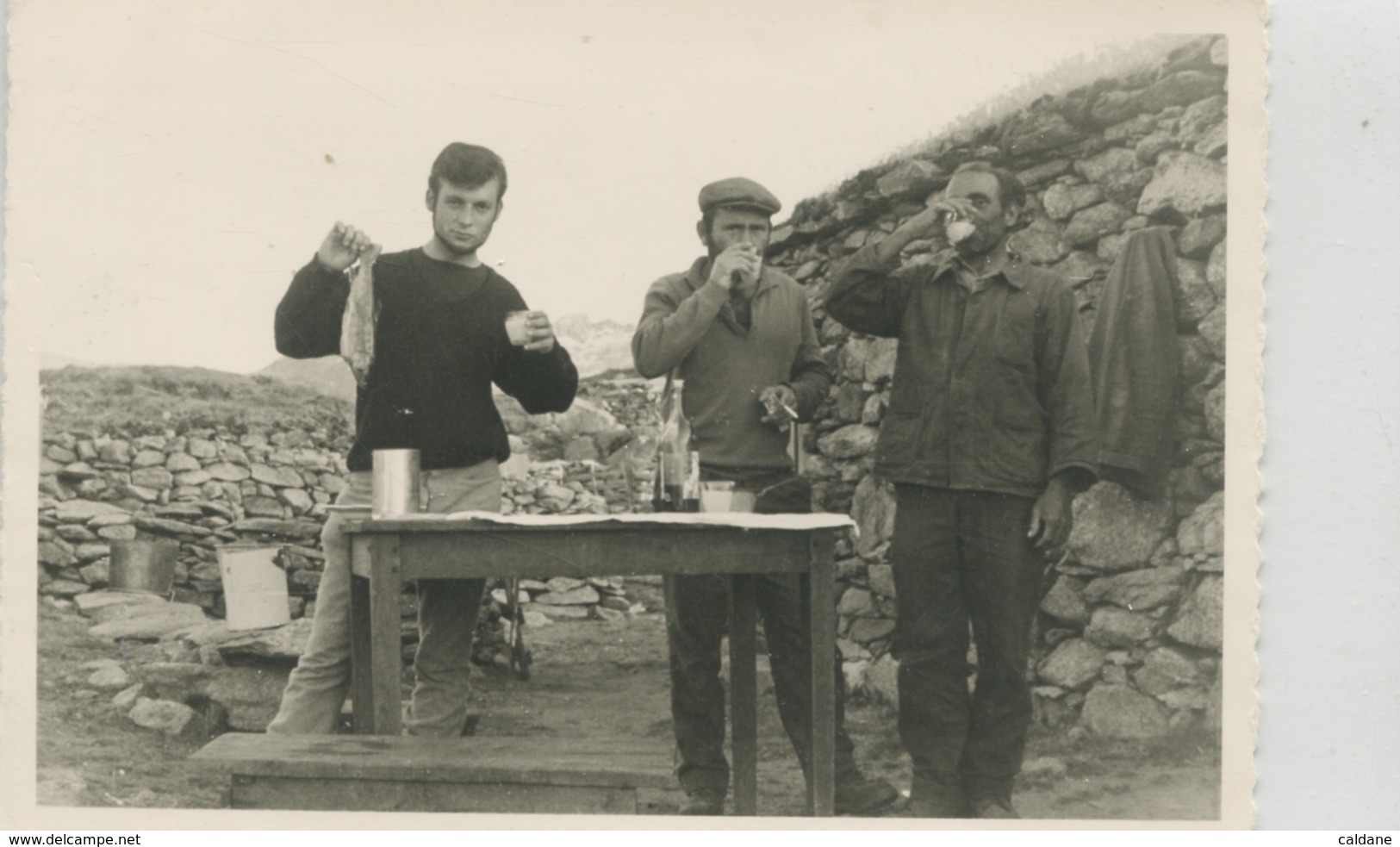 -2B - CORSE- CORTE- Vallée De La Restonica - Plateau D'Alzo  La Vie Des Bergers-L'Apero Avec Un Pecheur - Corte