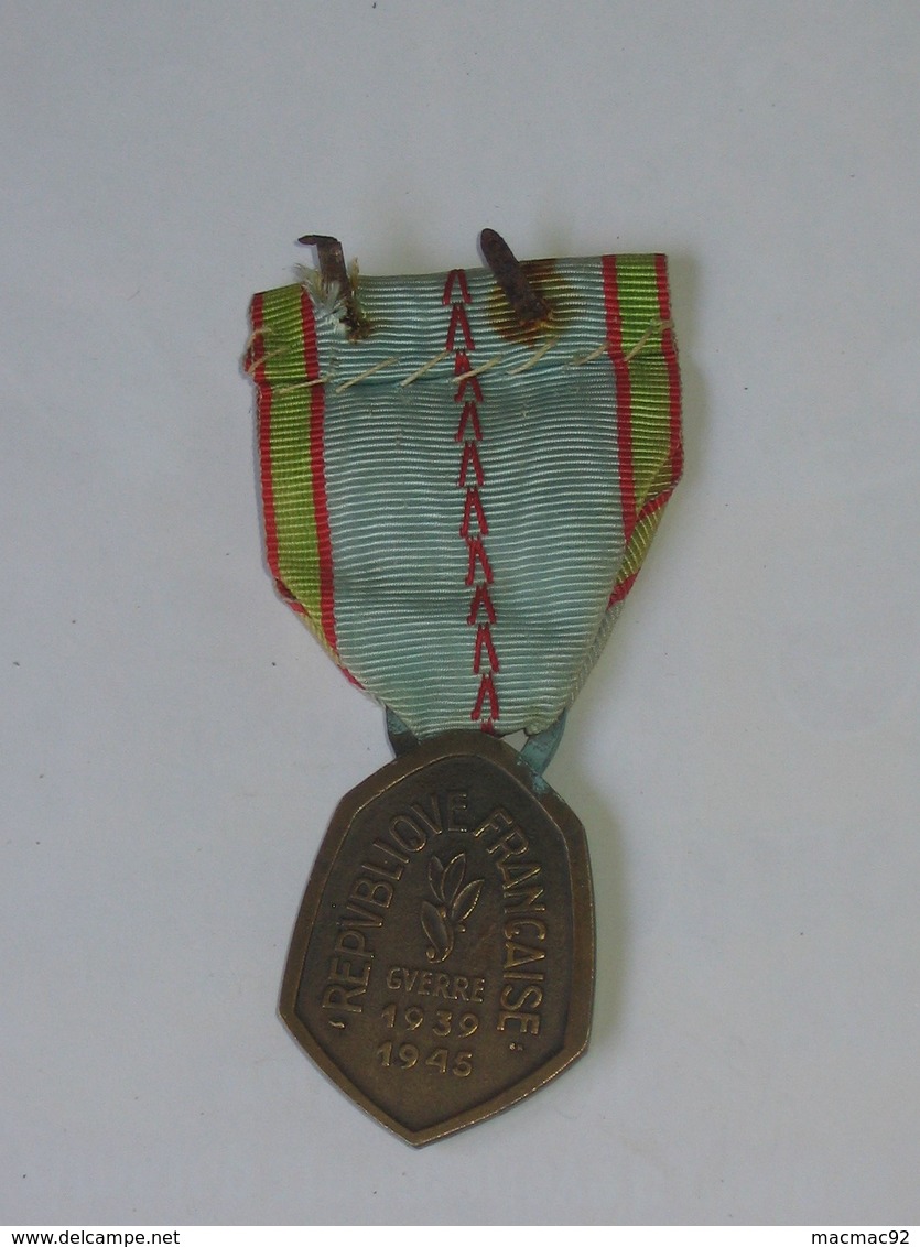 Décoration / Médaille  Commémorative Guerre 1939-1945  ***** EN ACHAT IMMEDIAT **** - France