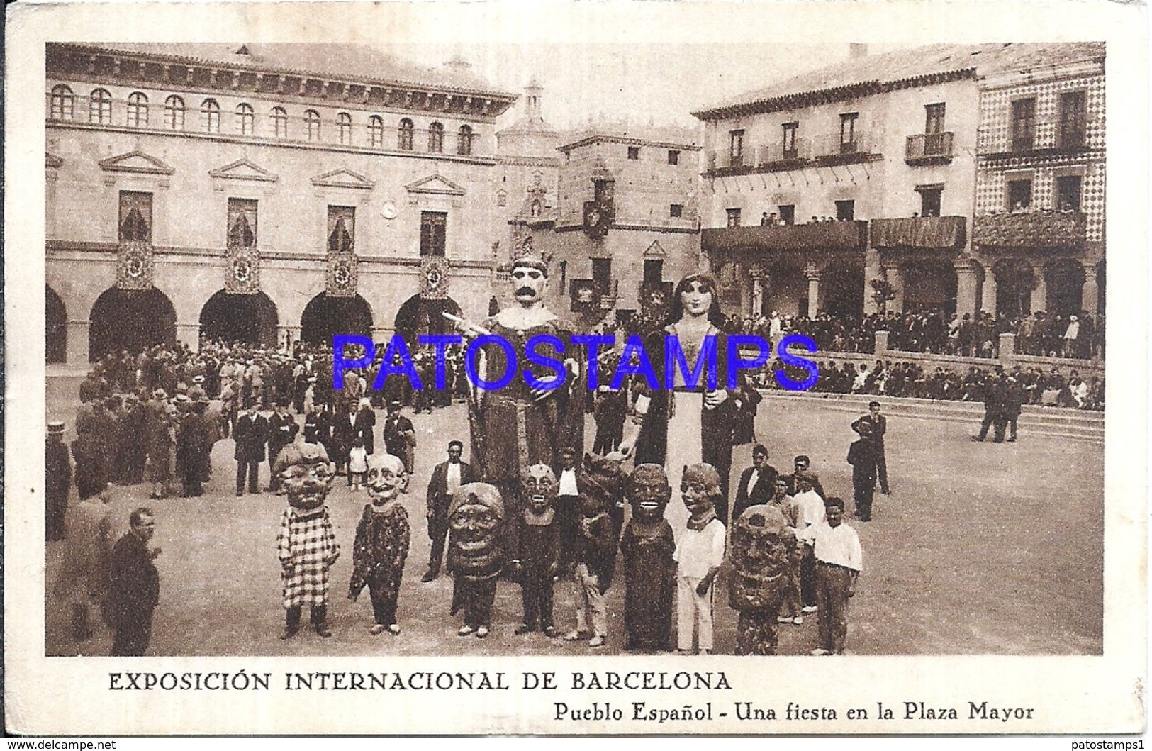 115504 SPAIN ESPAÑA BARCELONA CATALUÑA EXPOSICION INTERNACIONAL COSTUMES UNA FIESTA EN LA PLAZA MAYOR POSTAL POSTCARD - Autres & Non Classés