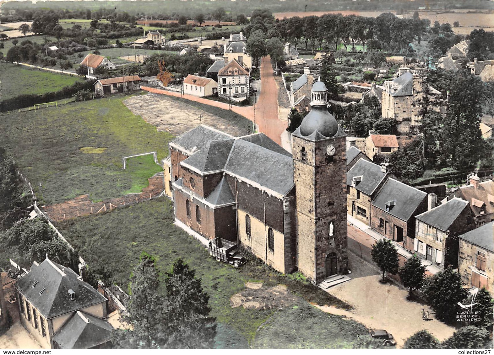 61-CARROUGES- L'EGLISE VUE DU CIEL - Carrouges