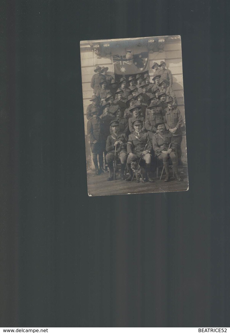 ARMEE D AUSTRALIE PHOTO CARTE D UN GROUPE DE SOLDATS MILITAIRES  DU 3 ECHELON A ROUEN   POSANT  POUR LA PHOTO SOUVENIR - Personnages