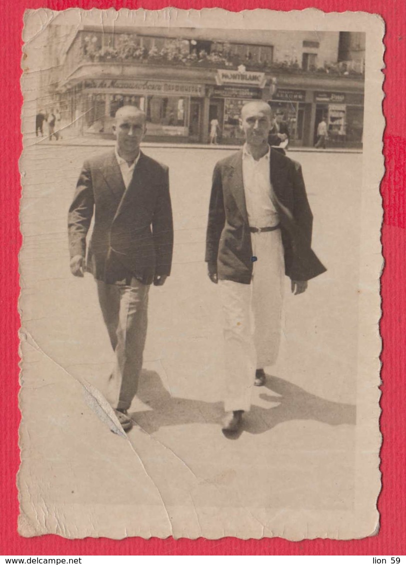 244862 / Sofia - 1942 TWO Guy Man STREET  , Vintage Original Photo , Bulgaria Bulgarie - Personnes Anonymes