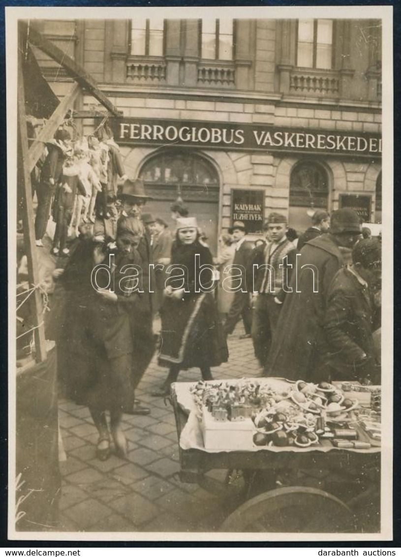 1930 Október 19. Kinszki Imre (1901-1945) Budapesti Fotóművész Vintage Fotója, A Szerző által Datálva (Kirakodó Vásár Bp - Andere & Zonder Classificatie