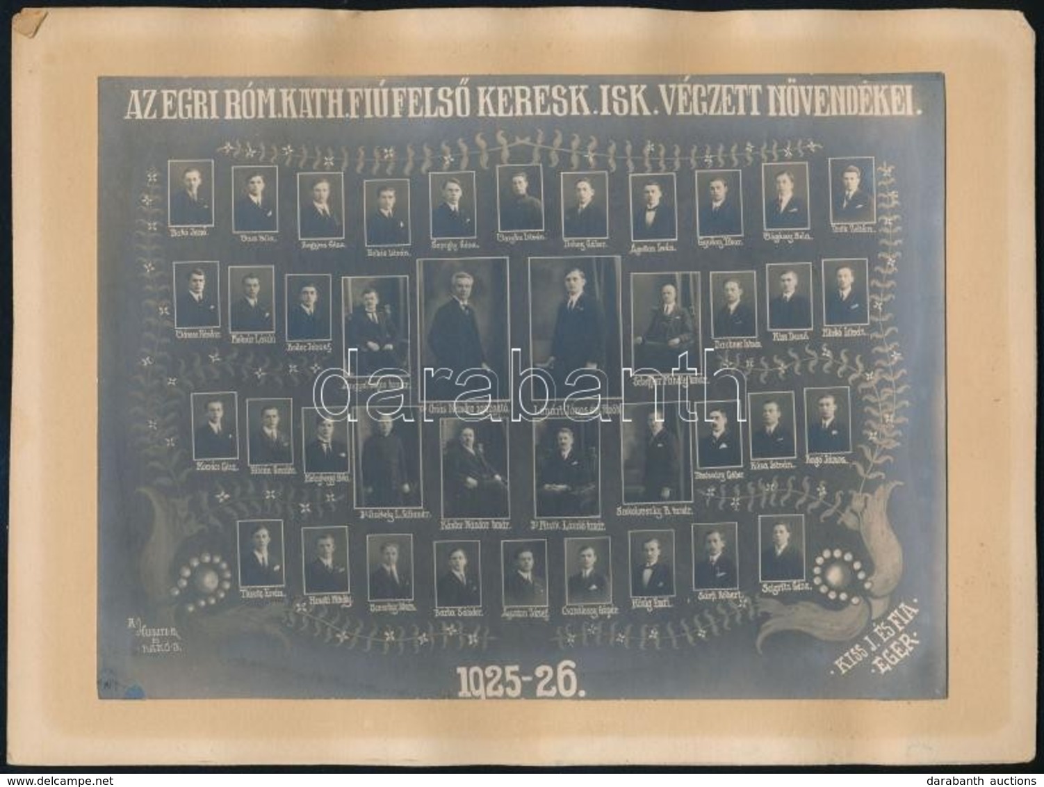 1926 Eger, Római Kath. Fiú Felsőkereskedelmi Iskola Tanárai és Végzős Növendékei, Kistabló Nevesített Portrékkal, 17x23  - Altri & Non Classificati