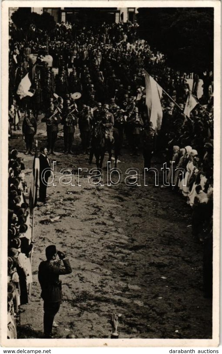 T2 1938 Ipolyság, Sahy; Bevonulás, Katonai Zenekar / Entry Of The Hungarian Troops, Military Music Band + 1938 Az Első V - Unclassified