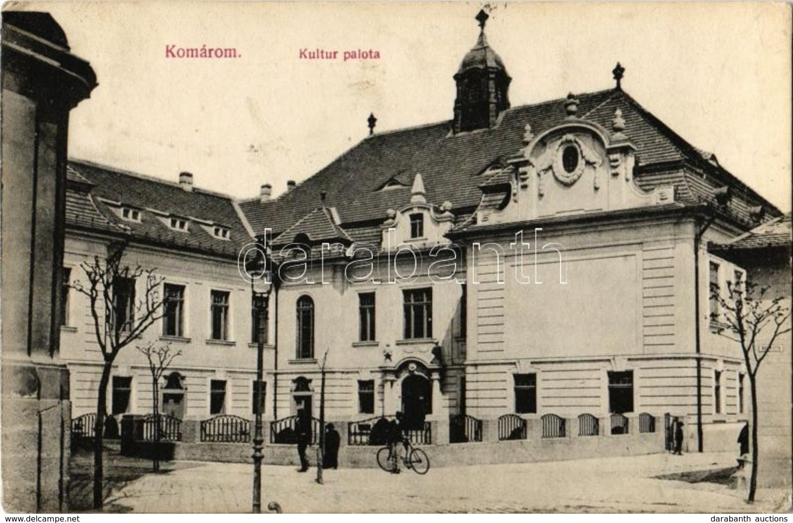 T2/T3 1914 Komárom, Komárno; Kultúrpalota, Kerékpáros. Kiadja Czike Dénes / Palace Of Culture, Man With Bicycle (EK) - Non Classificati