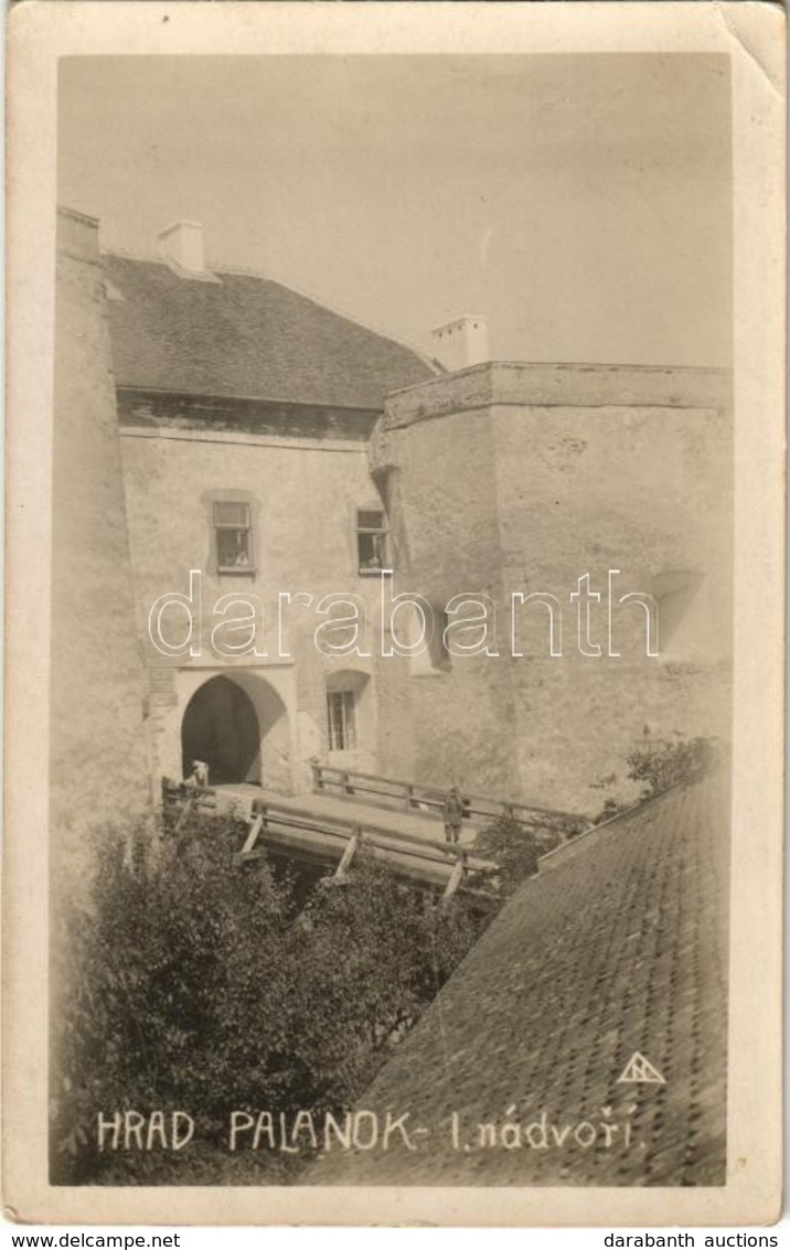 ** T2/T3 Munkács, Mukacheve, Mukacevo; Vár, I. Udvar / Hrad Palanok, I. Nádvori / Castle Courtyard. Photo  (EK) - Non Classés