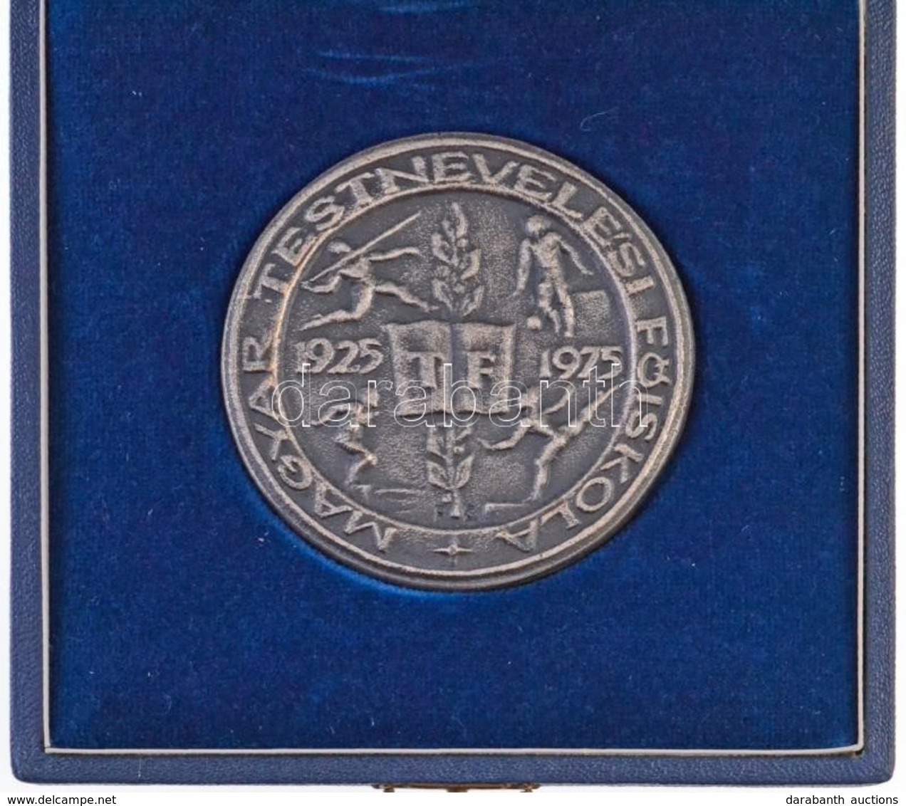 1975. 'Magyar Testnevelési Főiskola 1925-1975' Ezüstözött, Egyoldalas Emlékérem, Eredeti Tokban. Szign.: F.G. (68mm) T:1 - Non Classificati