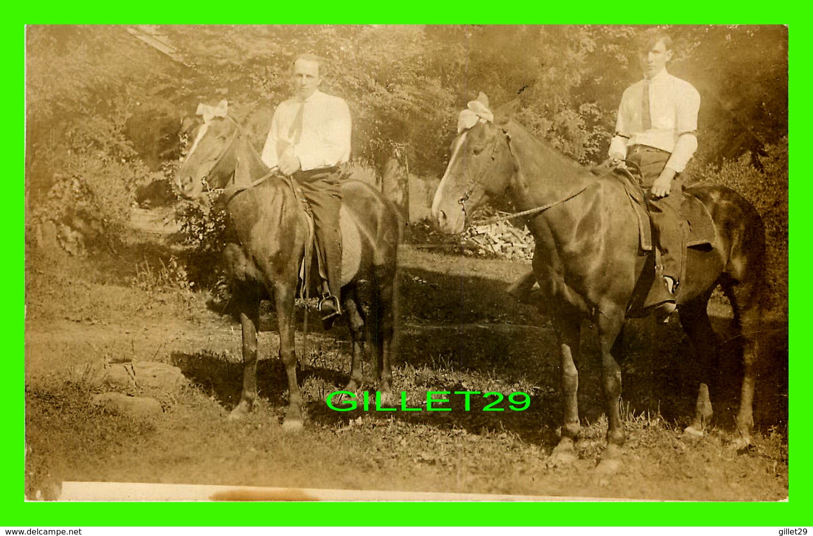 CHEVAUX - ÉQUITATION EN CHEMISE BLANCHE ET CRAVATE  -  CARTE-PHOTO - - Chevaux