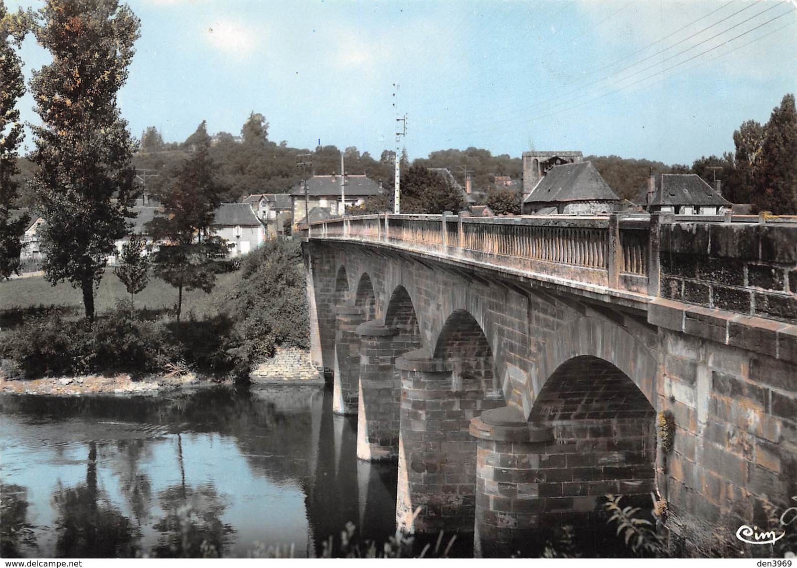 SAINT-PANTALEON-de-LARCHE - Le Vieux Pont Sur La Vézère - Autres & Non Classés