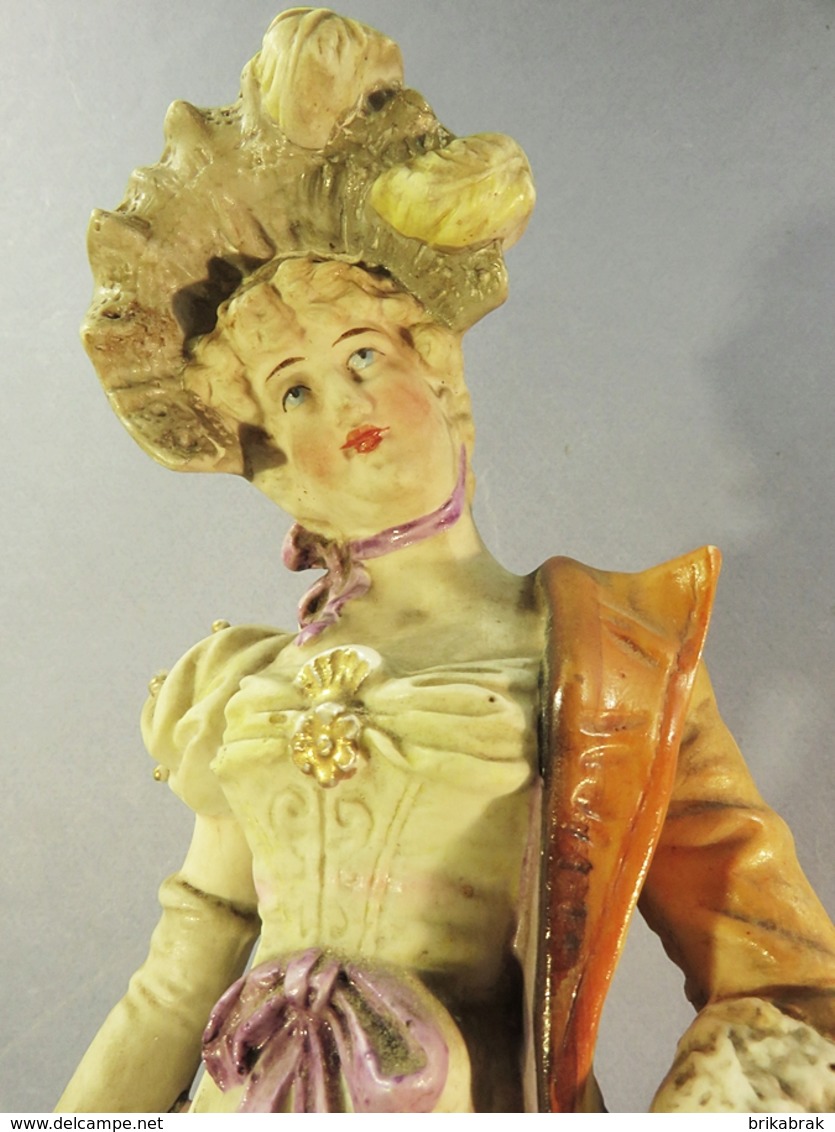 * STATUE FEMME ELEGANTE EN BISCUIT POLYCHROME + Porcelaine Sculpture - Autres & Non Classés