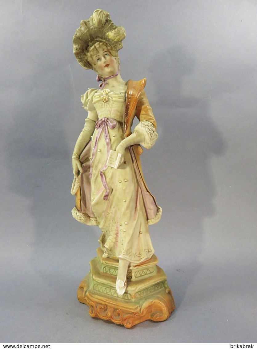 * STATUE FEMME ELEGANTE EN BISCUIT POLYCHROME + Porcelaine Sculpture