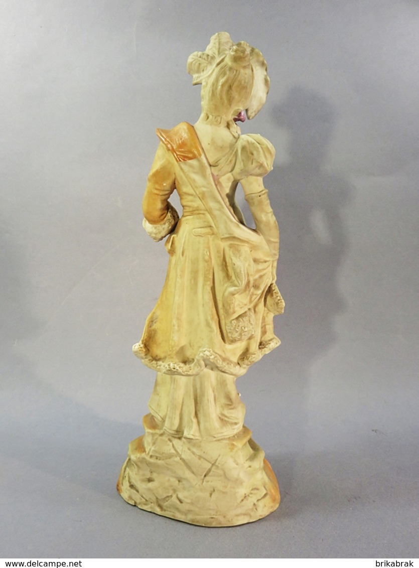 * STATUE FEMME ELEGANTE EN BISCUIT POLYCHROME + Porcelaine Sculpture