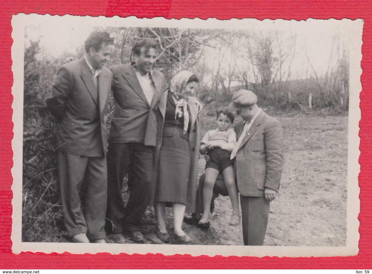 244933 / VILLAGE Shumnene , Yablanitsa Region - BOY WOMAN MEN 1957 , Vintage Original Photo , Bulgaria Bulgarie - Personnes Anonymes