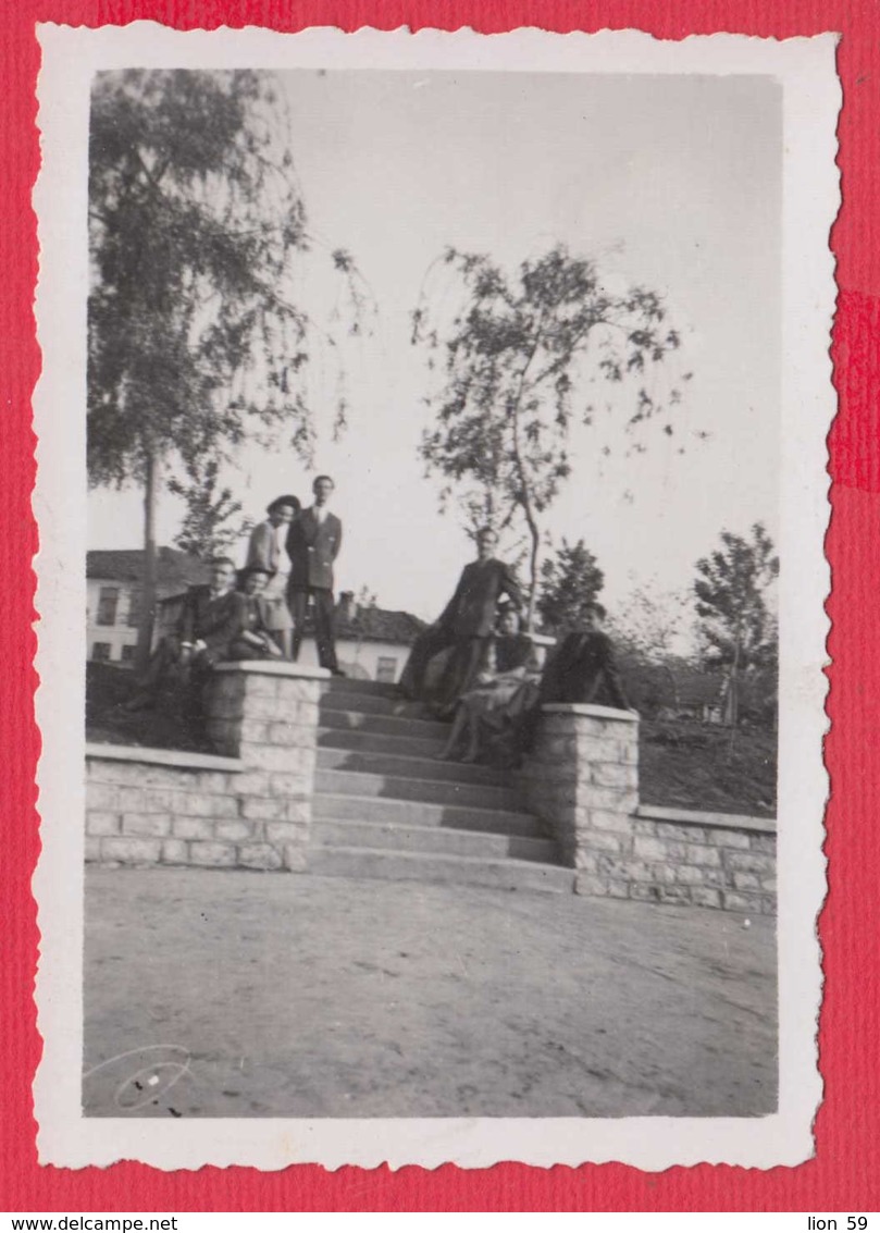 244938 / Pleven - 1941 MEN WOMEN , Vintage Original Photo , Bulgaria Bulgarie - Personnes Anonymes