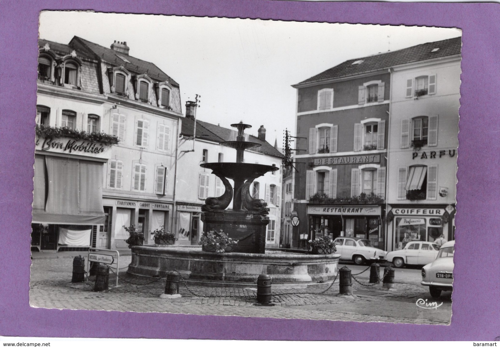 88 REMIREMONT Place De La Courtine Automobiles Coiffeur Restaurant  Simca Aronde P60 Renault Dauphine Flamme Au Dos - Remiremont