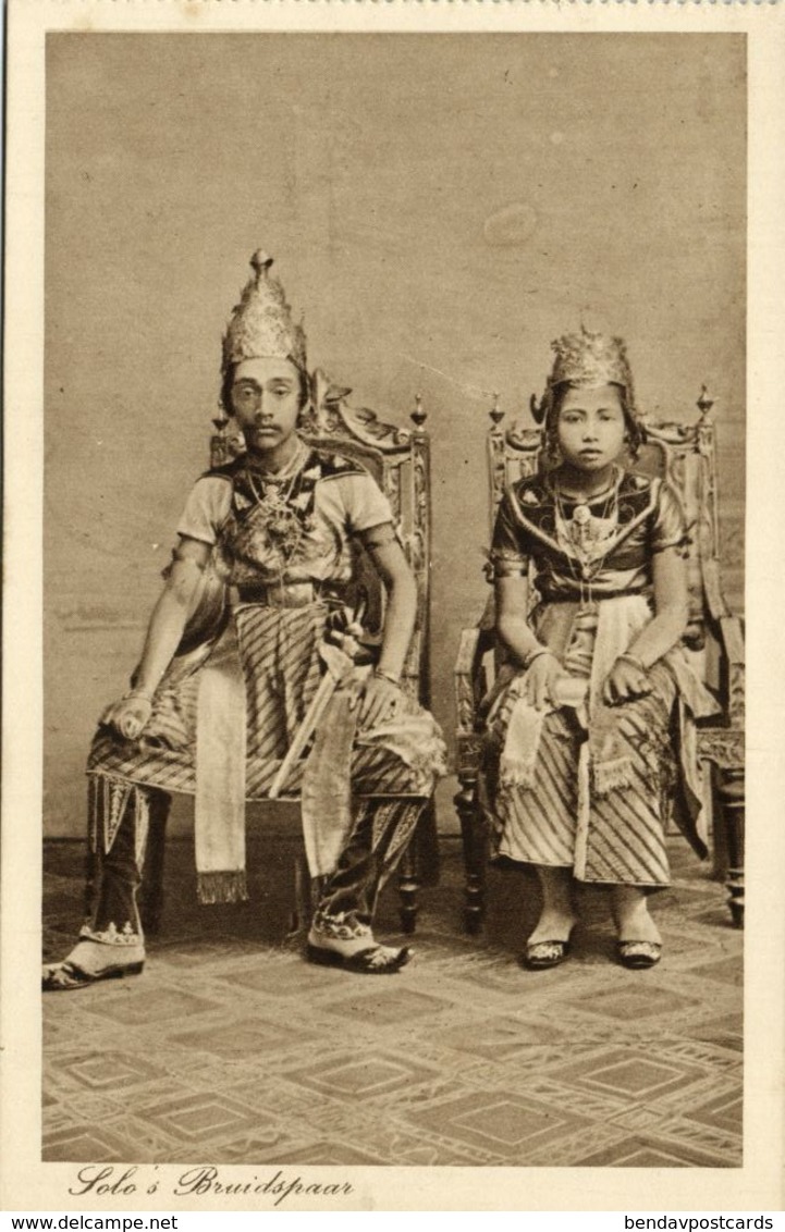 Indonesia, JAVA SURAKARTA SOLO, Native Bride And Groom (1920s) Postcard (2) - Indonesië