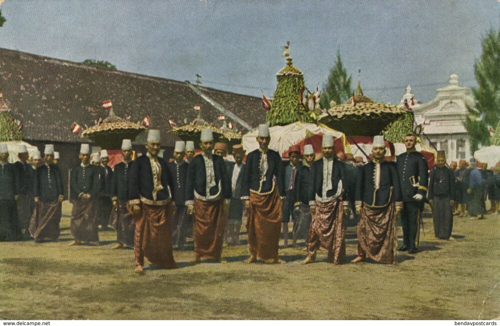 Indonesia, JAVA SURAKARTA SOLO, Court Officers Of The Soenan (1910s) Postcard - Indonesië