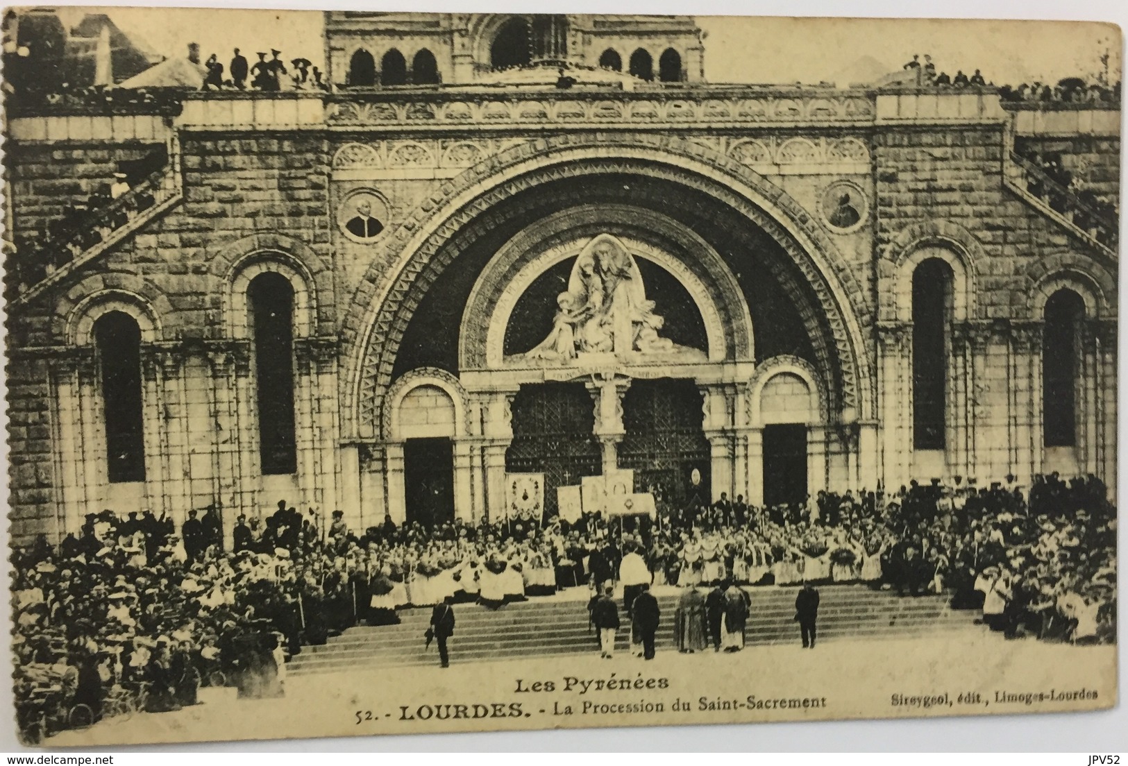 (10) Les Pyrénées - 52 - Lourdes - La Procession Du Saint-Sacrament - Autres & Non Classés