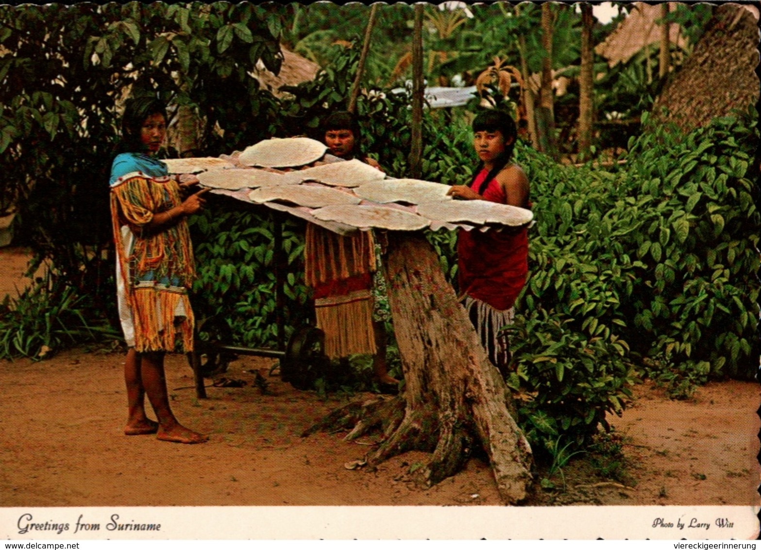 !  Modern Postcard Surinam, 1977, Greetings From Suriname, Indians, Bread - Suriname