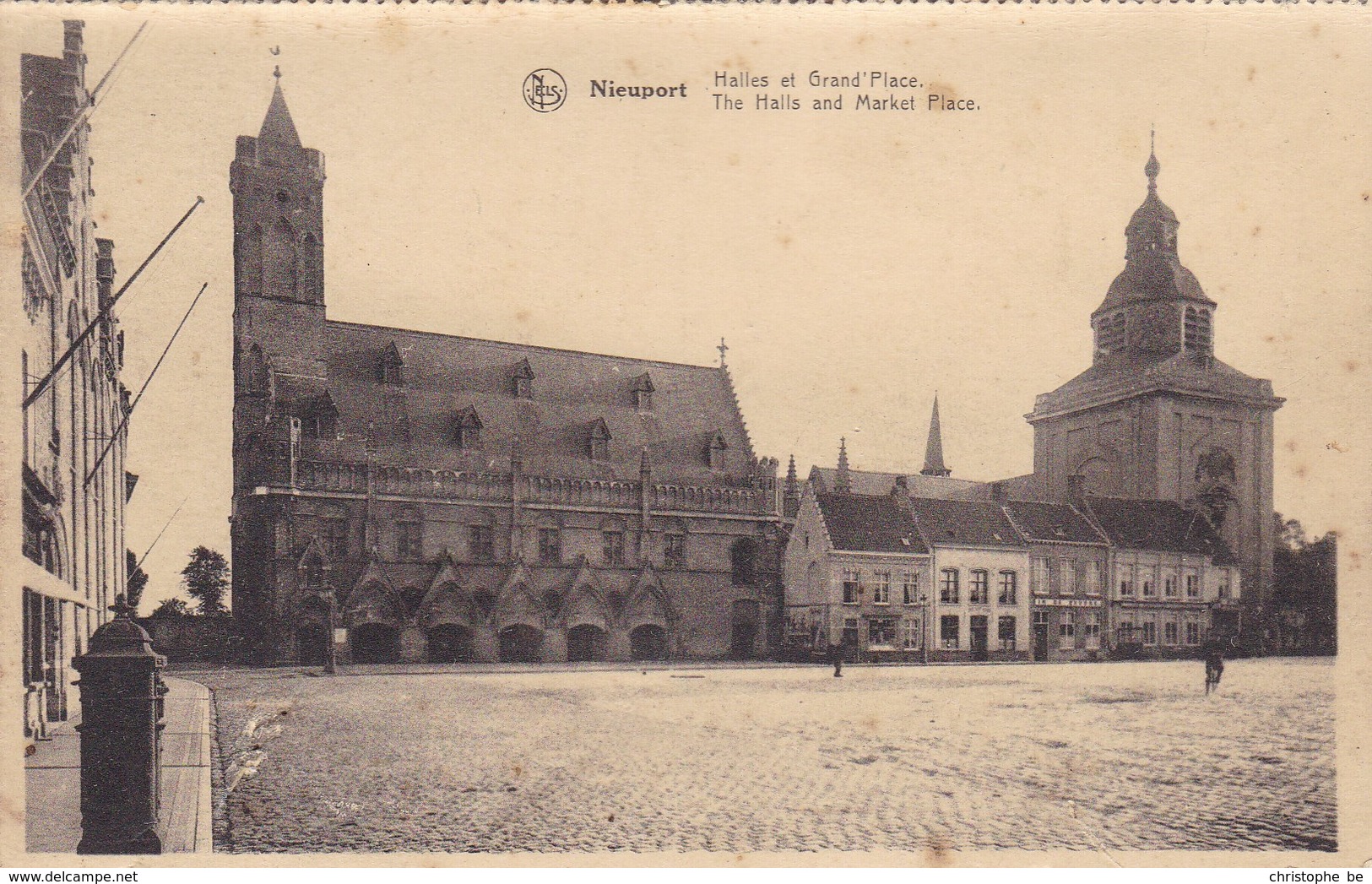 Nieuwpoort, Nieuport , Halles Et GRand Place (pk60931) - Nieuwpoort