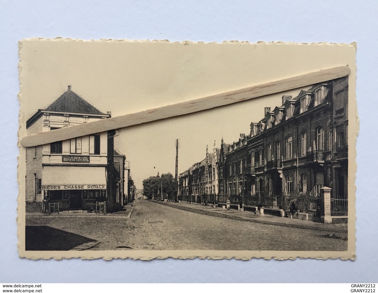 JODOIGNE »Avenue Des Commandants BORLÉE »Café ROISEUX-LECLOUX (Bierre Chasse Royale)Panorama,animée ( NELS ). - Geldenaken