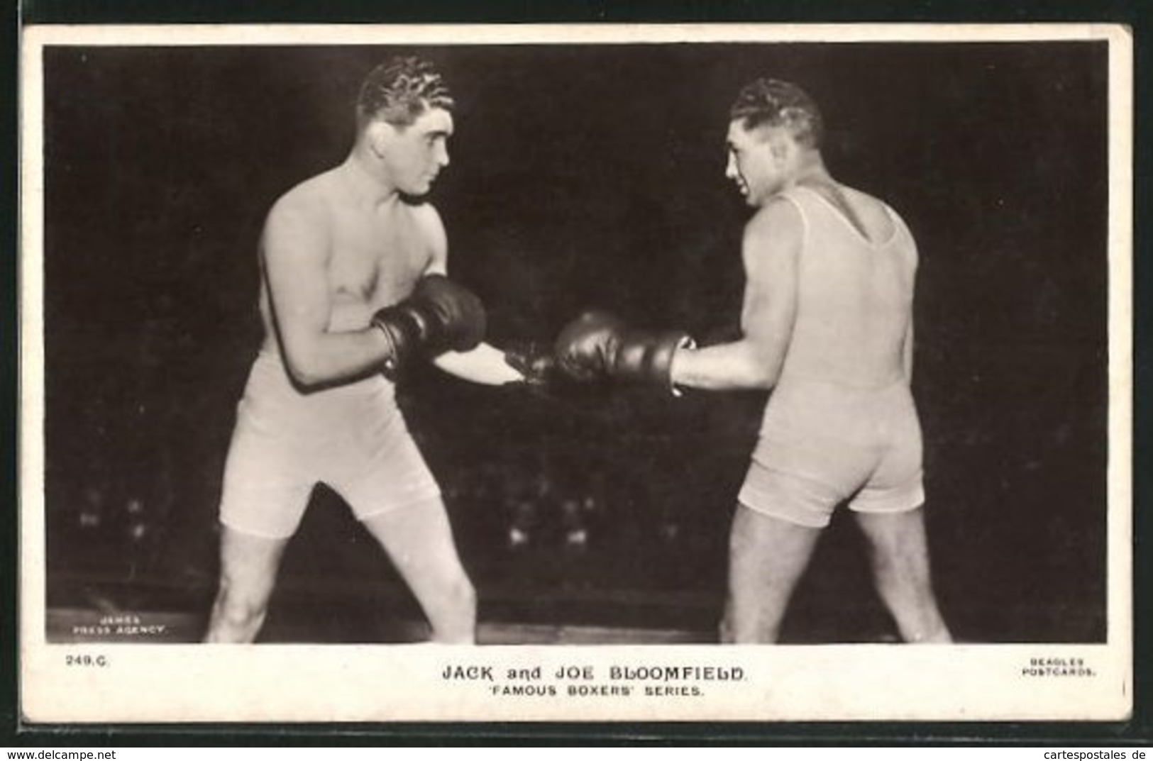 AK Boxer Jack And Joe Bloomfield Vor Dem Kampf - Boxe