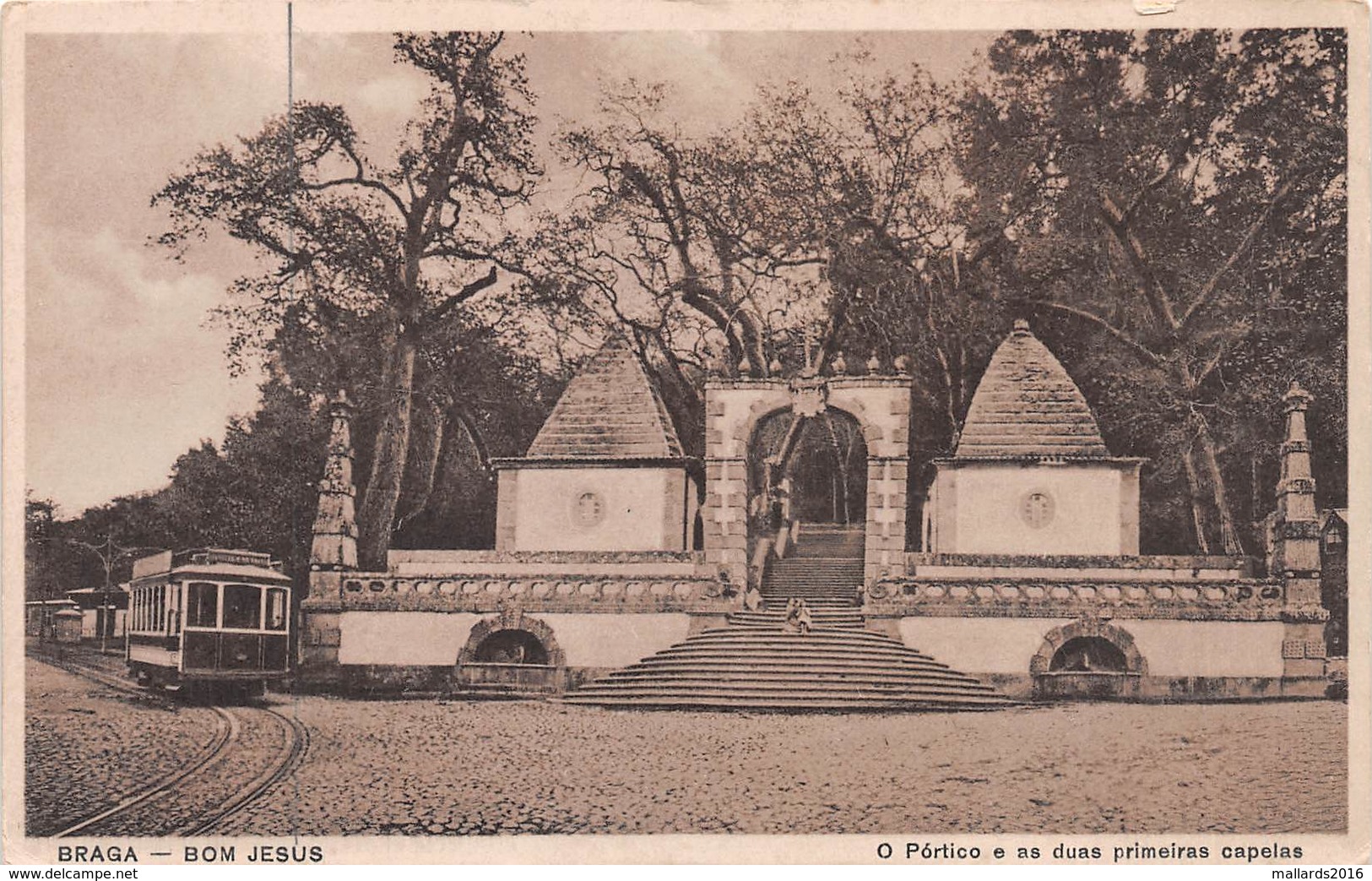 BRAGA - BOM JESUS - O PORTICO E AS DUAS PRIMEIRAS CAPELAS  #94628 - Braga