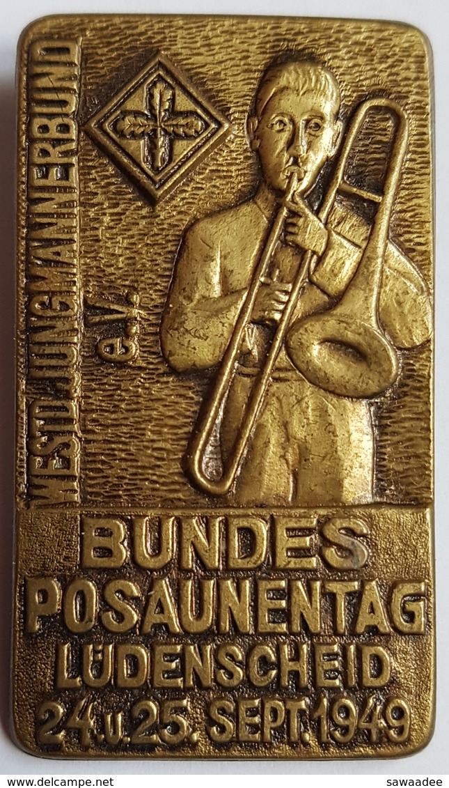 INSIGNE - BROCHE - ALLEMAGNE - BUNDES POSAUNENTAG LÜDENSCHEID - 24/25 SEPT. 1949 - JOUEUR DE TROMBONE - Objets Dérivés