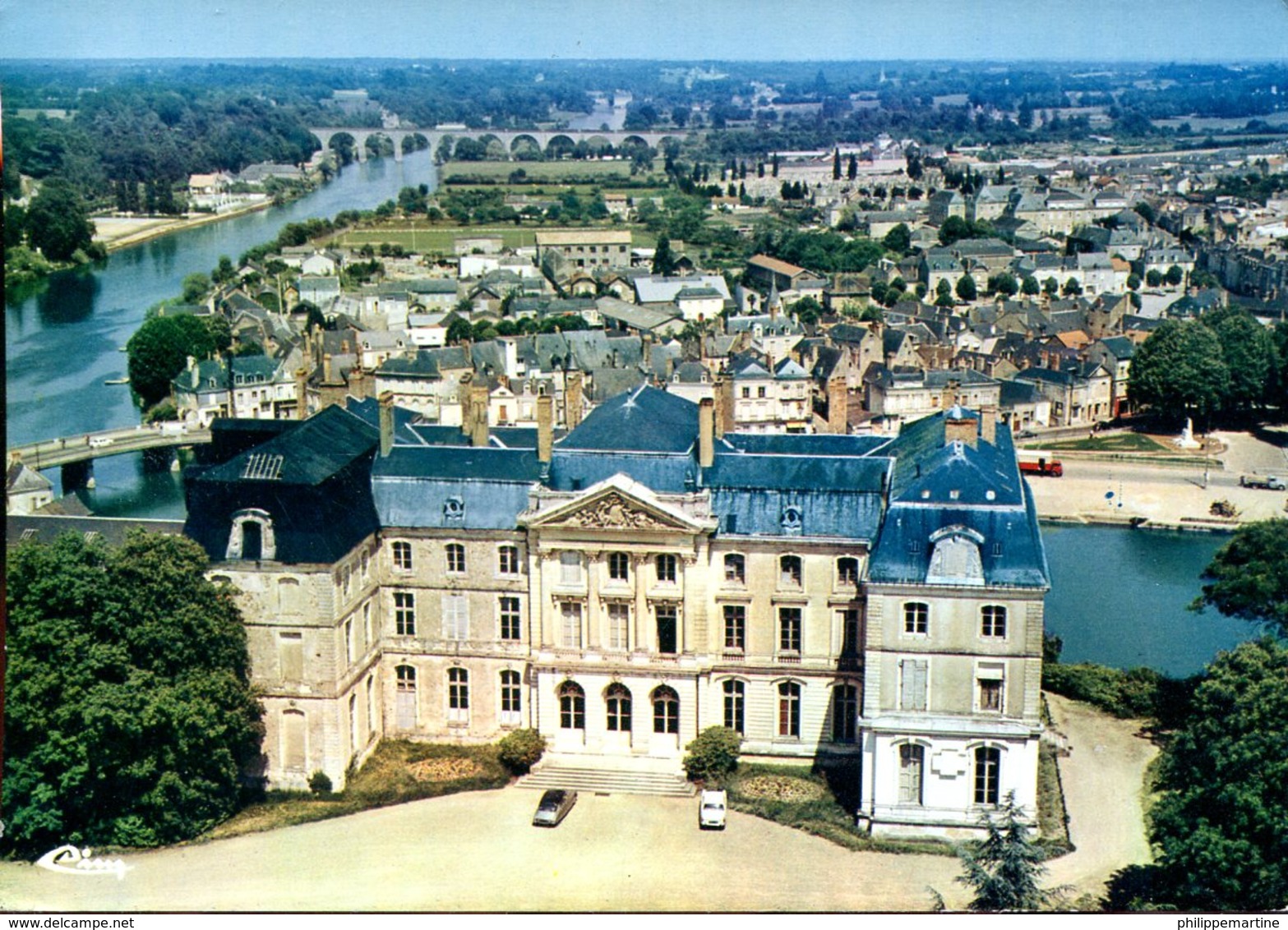 72 - Sablé Sur Sarthe : Vue Aérienne - Le Château - Voitures (Citroën DS...) - Sable Sur Sarthe