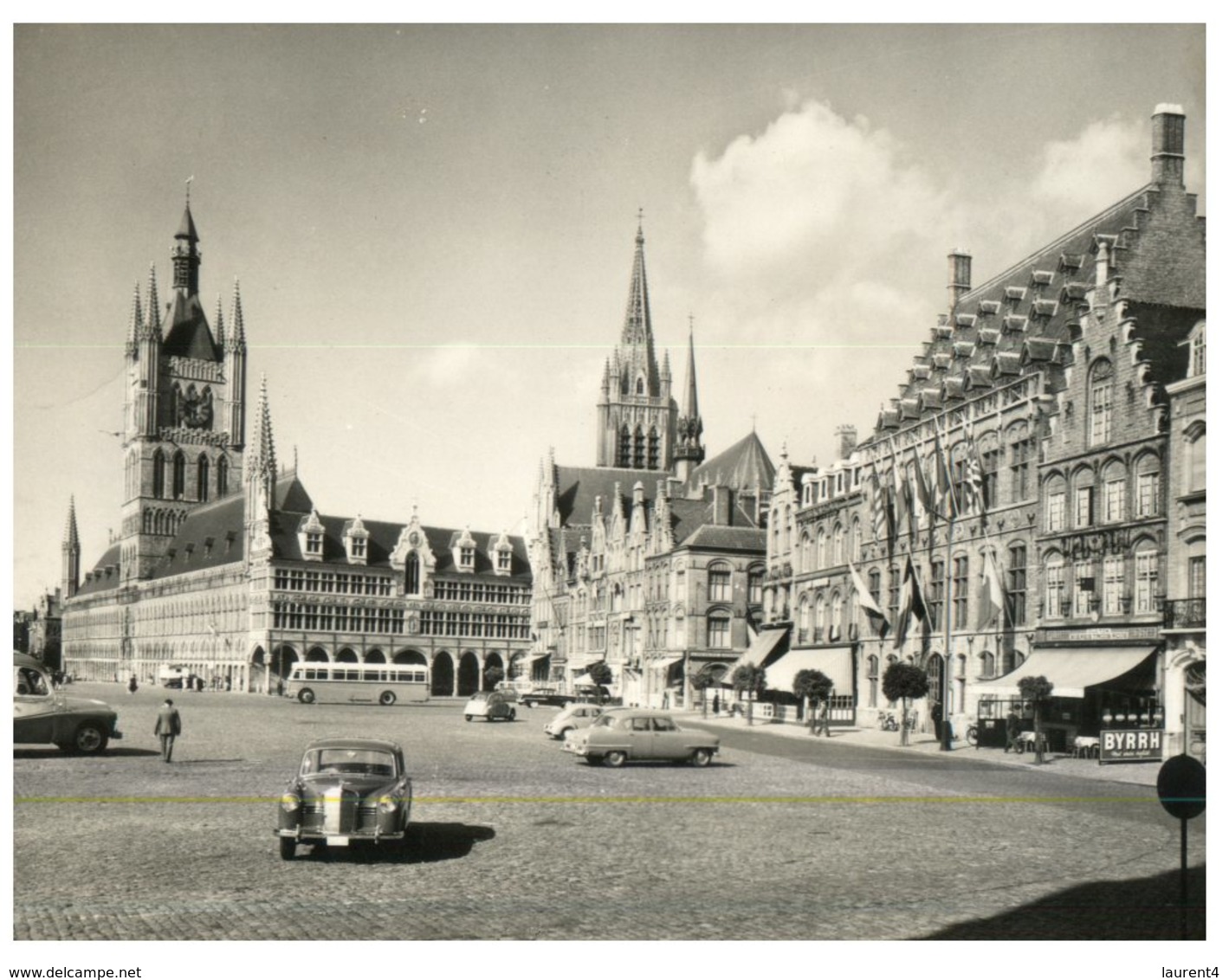 (ED 75) Belgium - Ypres - Les Halles - Piazze Di Mercato