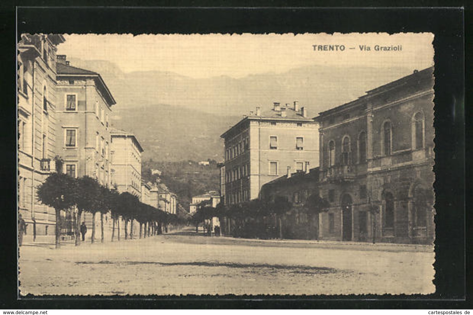 Cartolina Trento, Via Grazioli, Strassenpartie - Trento
