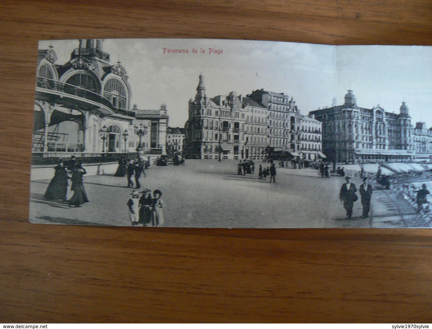 CARTE POSTALE BELGIQUE  / OSTENDE GRANDE CARTE PANORAMA DE LA PLAGE     /  VOYAGEE - Autres & Non Classés