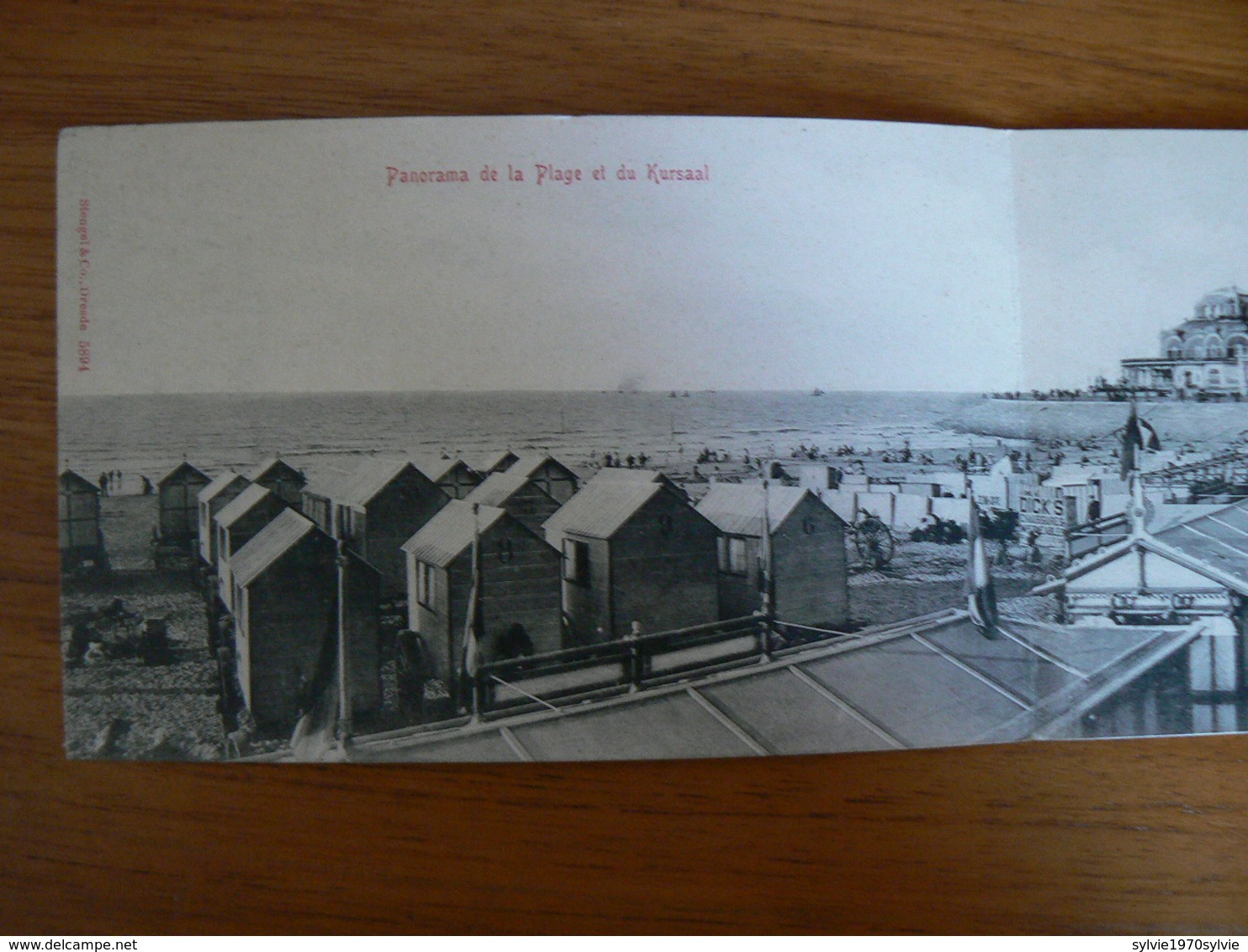 CARTE POSTALE BELGIQUE  / OSTENDE GRANDE CARTE PANORAMA DE LA PLAGE  ET DU KURSAAL    /  VOYAGEE - Autres & Non Classés