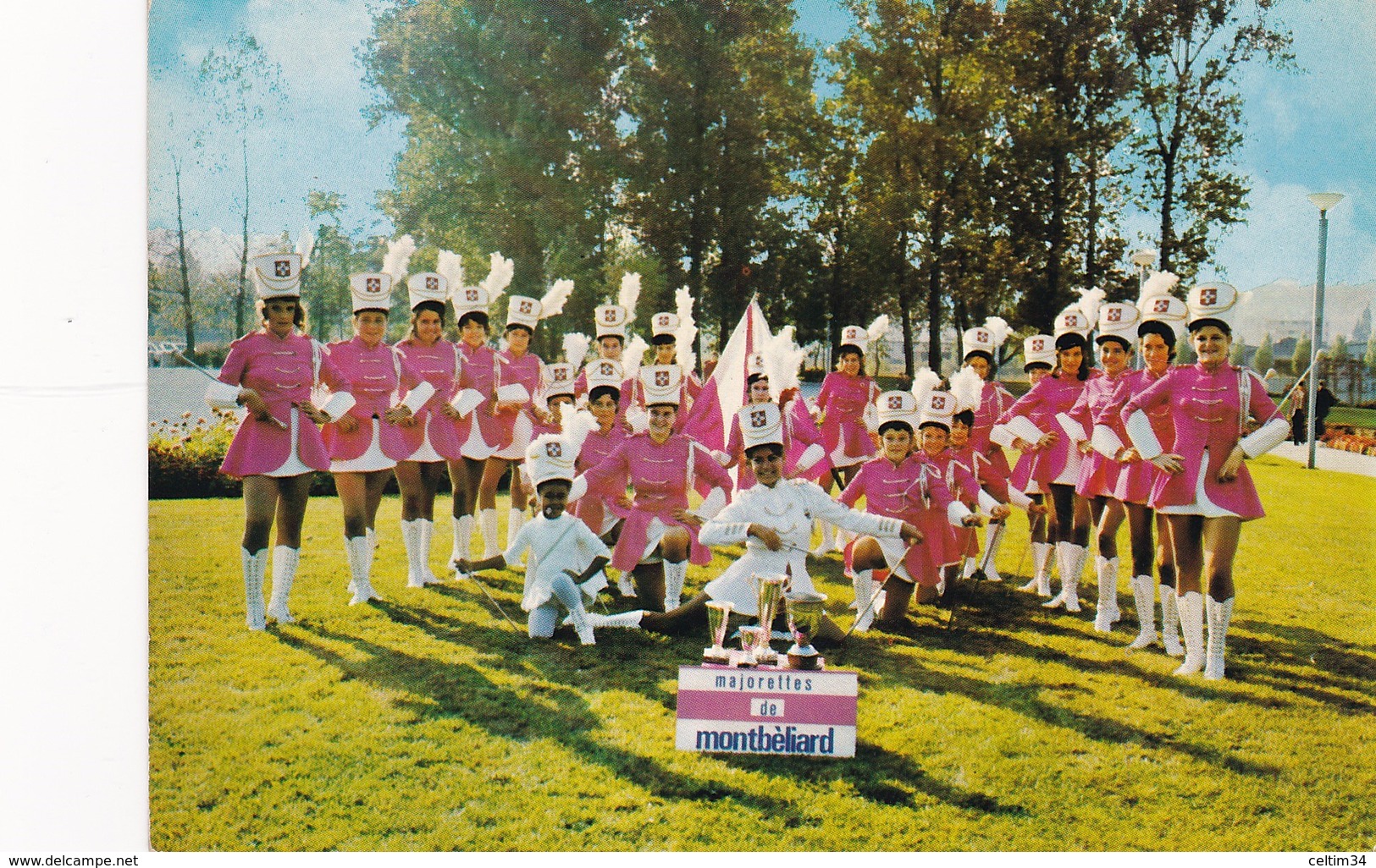 MONTBÉLIARD  --  Majorettes - Montbéliard