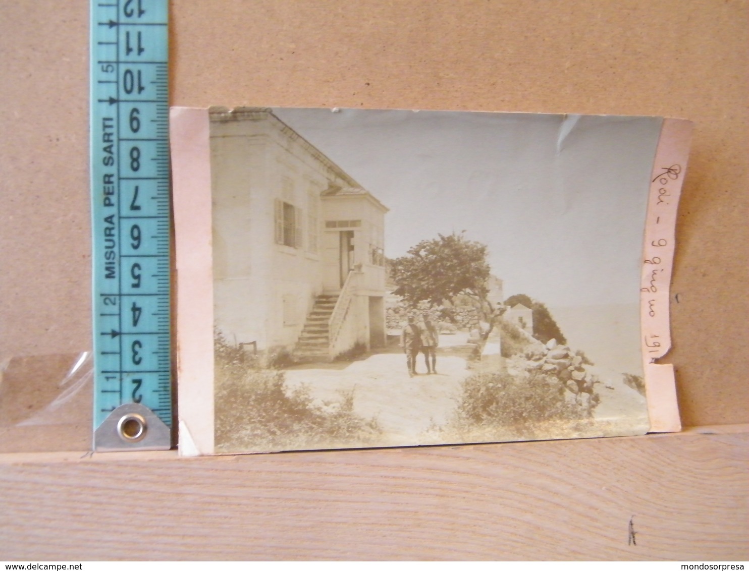 MONDOSORPRESA,  FOTOGRAFIA, RODI, MILITARI FRONTE CASA, 1914 - Luoghi