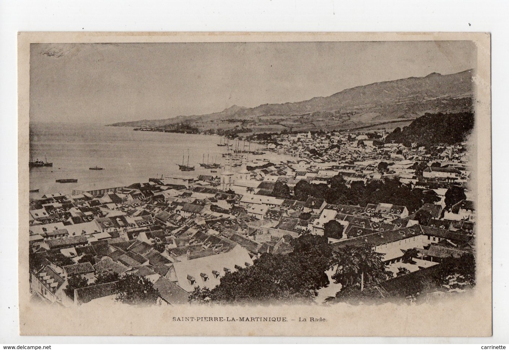 MARTINIQUE - SAINT PIERRE - Lot de 9 cartes anciennes 1900..Chambre de Commerce, Marché, Phare, Fête de 14 Juillet...