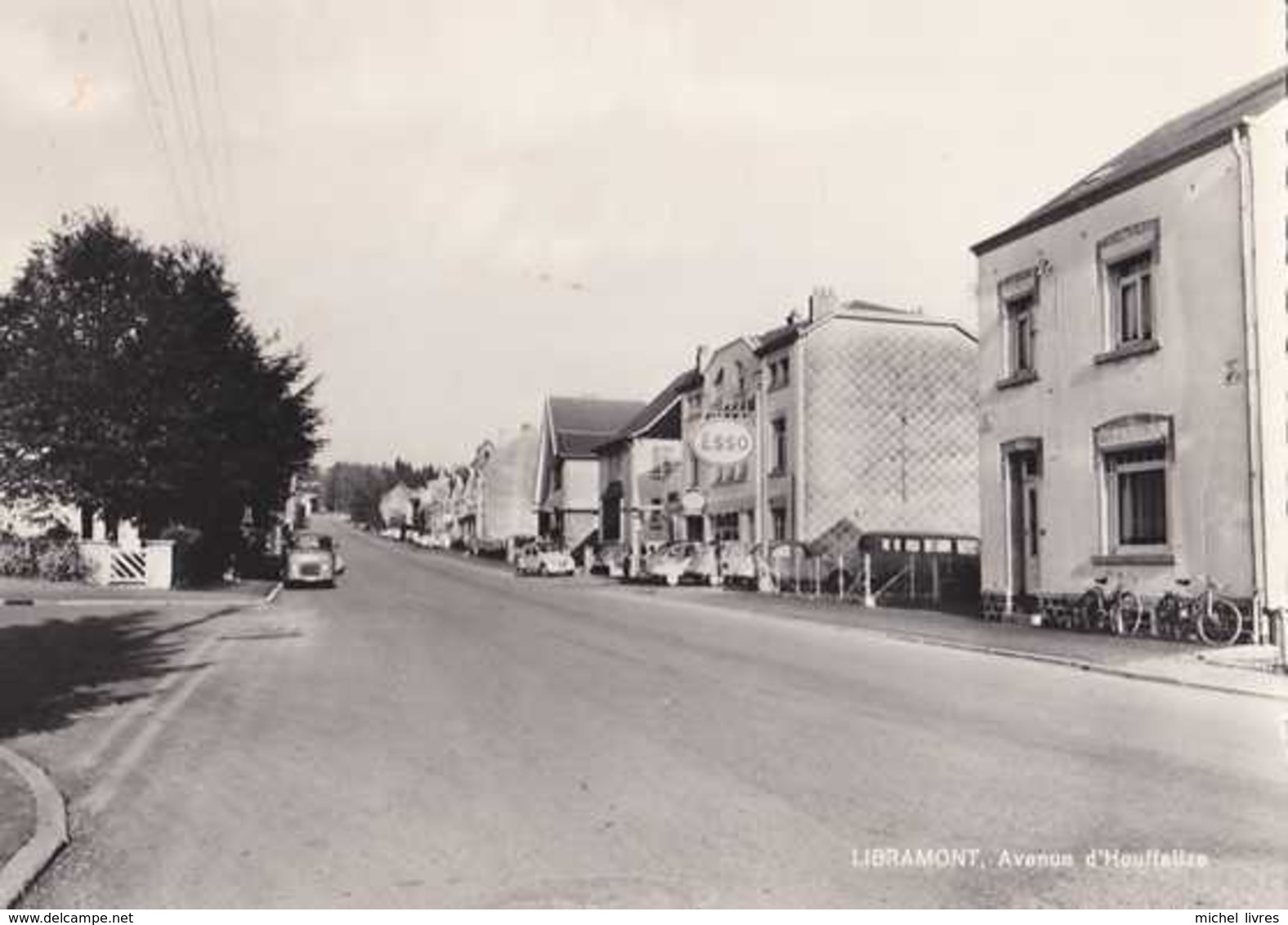 Libramont - Avenue D'Houffalize - Circulé En 1970 - TBE - Libramont-Chevigny