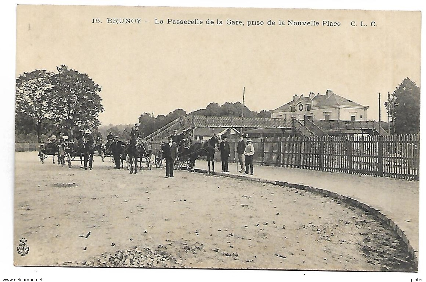 BRUNOY - La Passerelle De La Gare, Prise De La Nouvelle Place - Brunoy