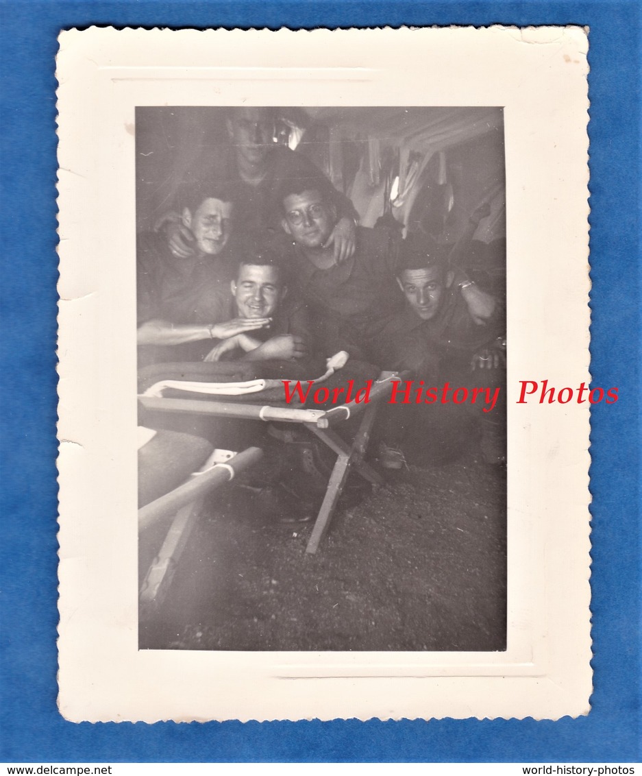 Photo Ancienne - Secteur DJEBEL KEBIR / BIZERTE ( Tunisie ) - Portrait De Soldat Français - 1956 - Lit Tente Garçon Homm - Guerre, Militaire