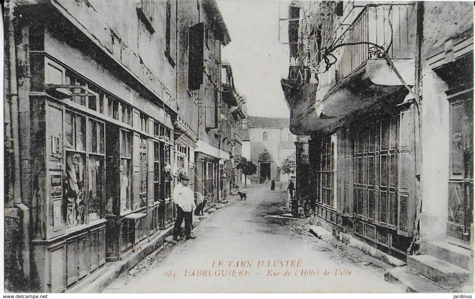 LABRUGUIERE  ( Tarn Illustré ) : Rue De L'Hôtel De Ville Et Ses Comerces - Labruguière