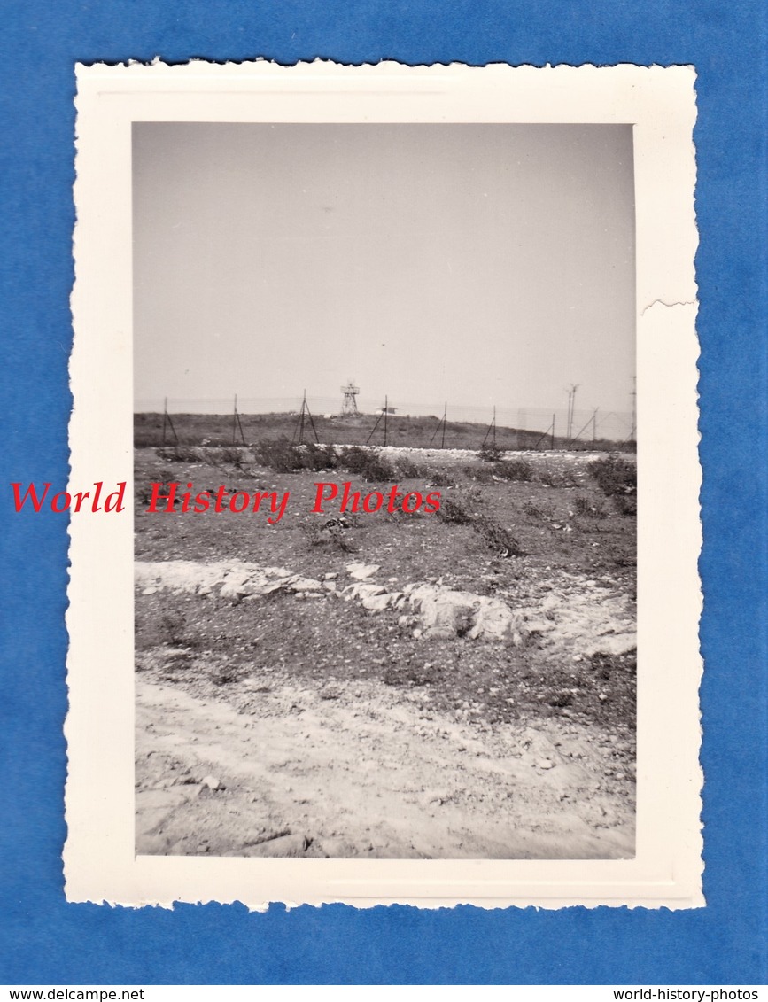 Photo Ancienne - Secteur DJEBEL KEBIR / BIZERTE ( Tunisie ) - Camp Militaire Français - 1956 - Poste Radio ? Antenne - Guerre, Militaire