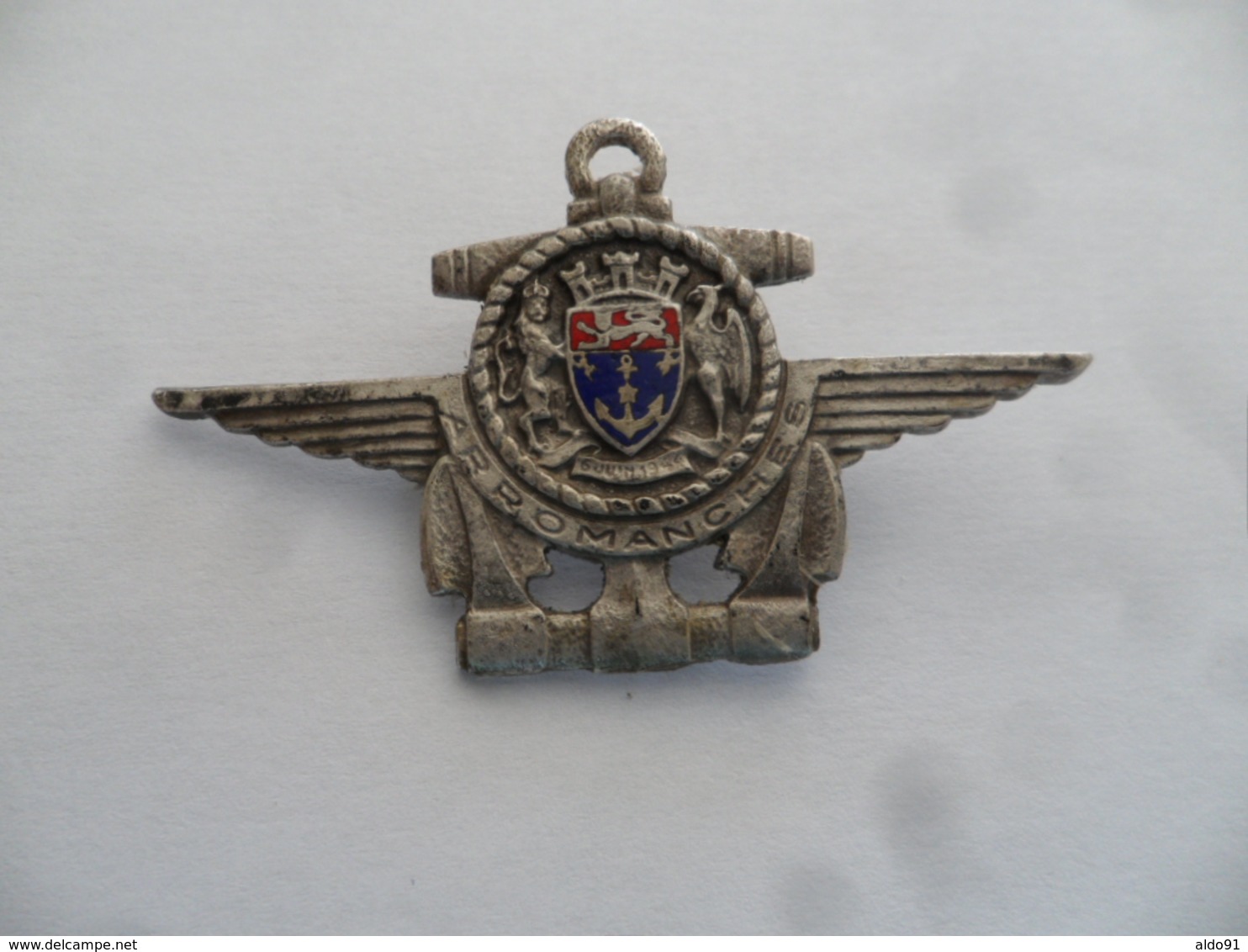 (Militaria - Marine / Aéronavale...) - Insigne Type Broche (sans Réf..!!) - Porte-Avions " ARROMANCHES "......voir Scans - Marine