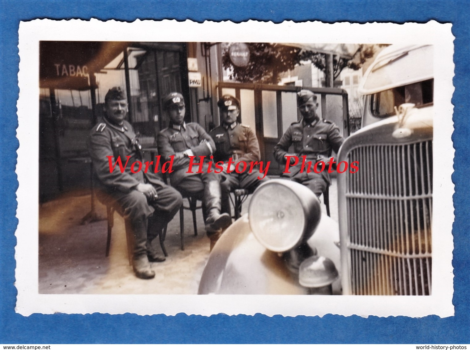 Photo Ancienne D'un Soldat Allemand - COSNE Sur LOIRE - Occupation - WW2 - Officier Devant Une Automobile - Auto - Guerre, Militaire