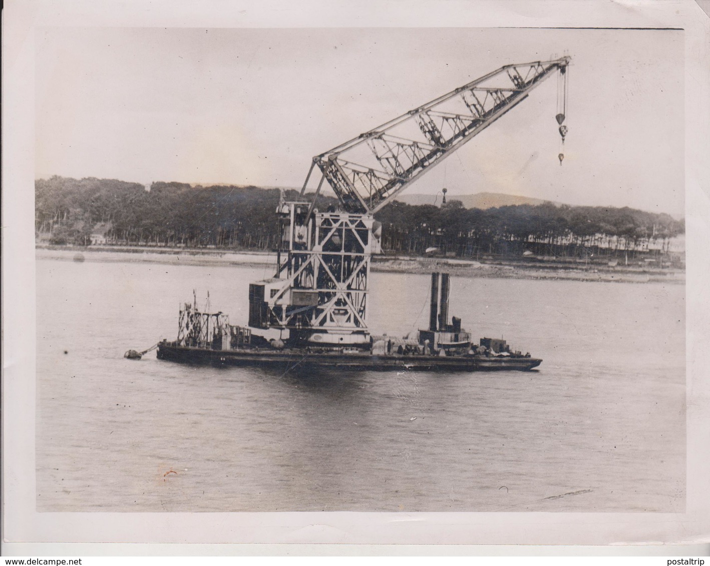 WONDERFUL FLOATING CRANE   21*16CM Fonds Victor FORBIN 1864-1947 - Barcos